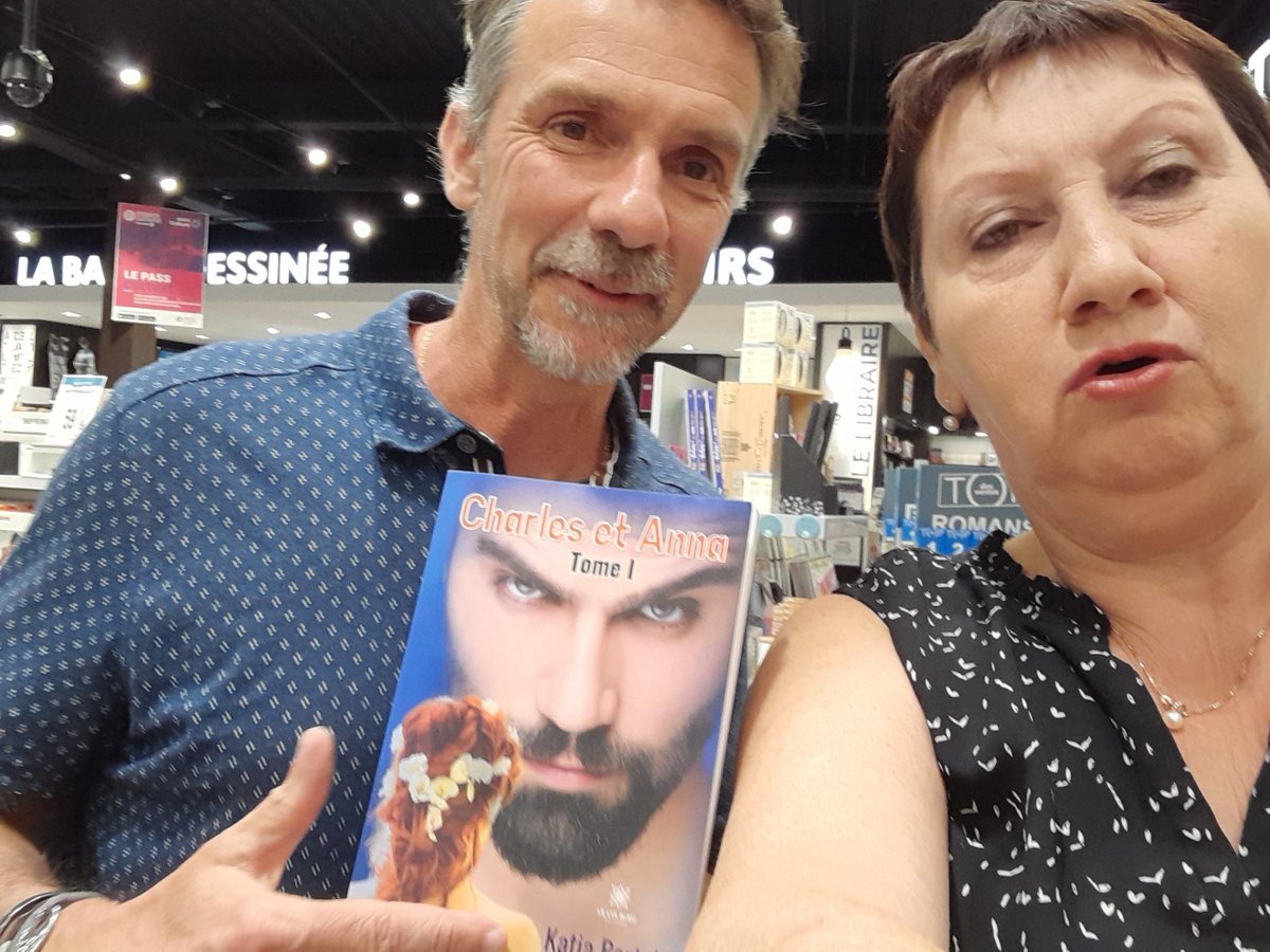📚✨ Un enchantement littéraire avec Franck Thilliez ! 💫 Katia Bertholdi a eu l'opportunité merveilleuse de rencontrer le célèbre auteur lors d'une séance de dédicaces à Saint-Amand-les-Eaux.

"Charles et Anna" est disponible ici lysbleueditions.com