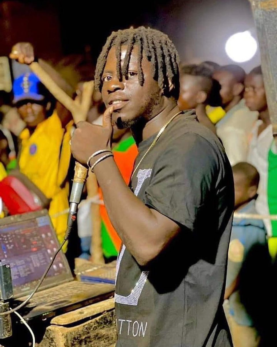 katiola_'s tweet photo. L'histoire derrière "Aïcha trembleeer" suscite une vraie émotion chez nos frères voisins 🇧🇫 qui n'est pas sans rappeler les débuts du coupé-décalé chez nous en Côte d'Ivoire 🇨🇮; C'est à dire, un contexte sécuritaire difficile dans le pays, et un artiste qui essaie par son talent de mettre du baume au coeur de la population. C'est cela joindre l'utile à l'agréable et l'écho populaire qui en découle n'est pas forcément bête. 
Il y a buzz et puis buzz !

Allez streamer le son ici: https://t.co/dmv0D2r3kC