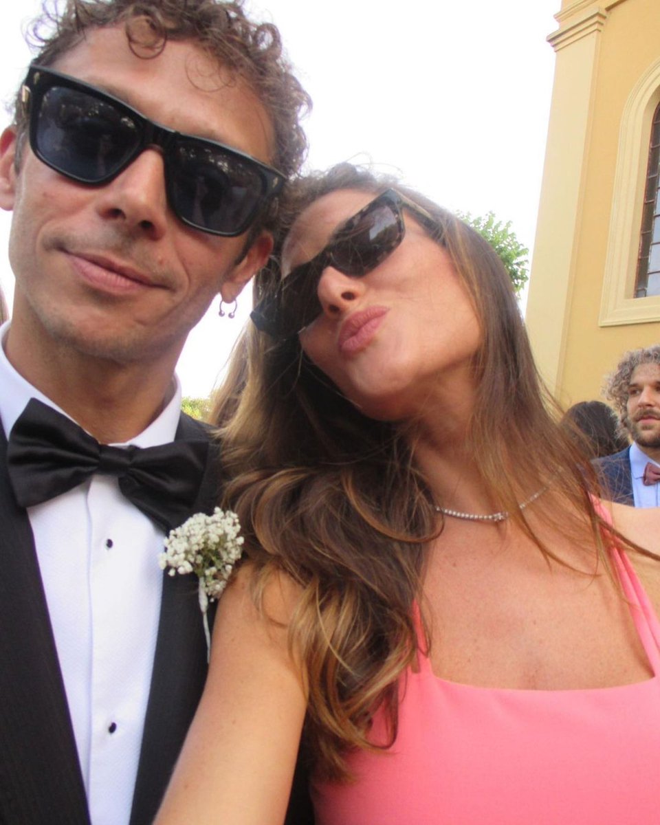 ValeYellow46's tweet photo. Dalla pista al matrimonio
Dal matrimonio alla pista https://t.co/bbyBSjO4VF