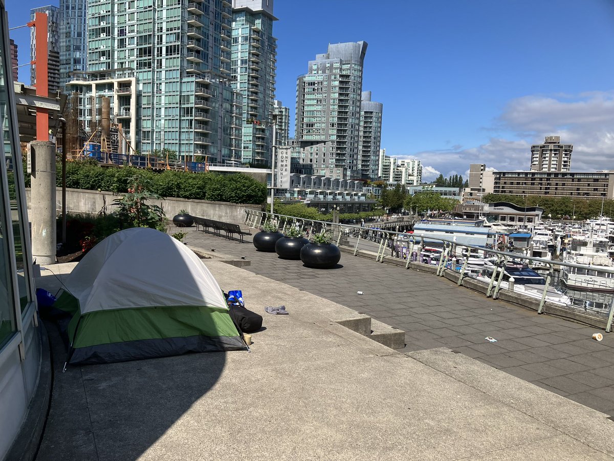TravisHenderson's tweet photo. The new Vancouver special. Comes with hookups. https://t.co/MB498HxeUp