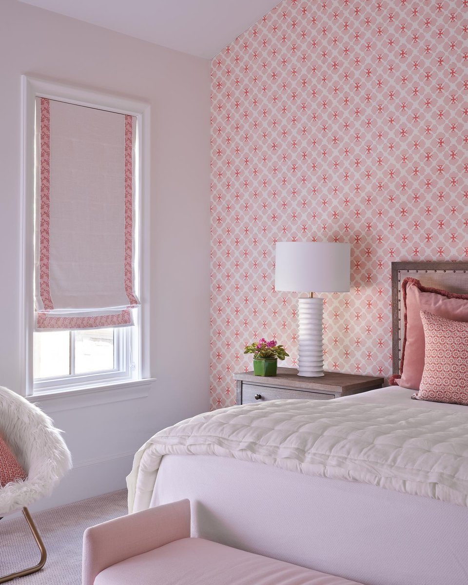 "Because pink is having a moment…..(forever and always)"
- @allisonseidlerinteriors

Design: @allisonseidlerinteriors
Photography: @stephen_karlisch_photo
Lighting: Nabu Column Metal Table Lamp