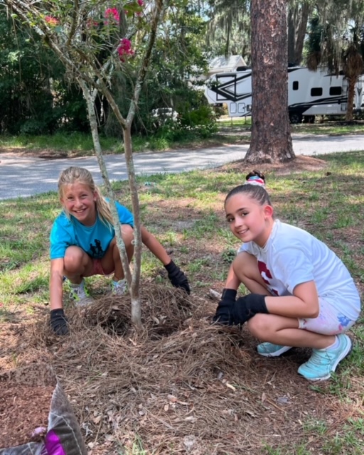 greenscapeofjax's tweet photo. We beat the heat to water, weed & mulch 27 trees in Columbus Park with @StMarksEYCJax Led by our new Program Manager, Shanell Davis-Bryant, this youth team learned about the benefits of trees (including shade!) and proper tree care. @CityofJax #urbanforest #teamwork #wedigtrees https://t.co/GHhNNhqYgu