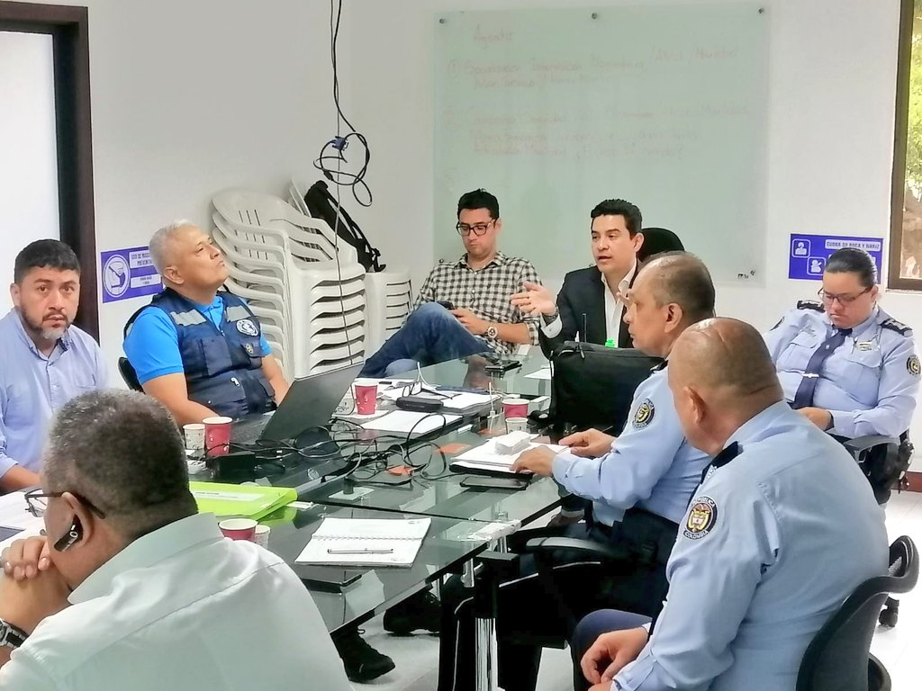 En nuestro Comité Operativo que realizamos #AEstaHora⏰ analizamos las cifras del Observatorio de Movilidad Sostenible y Seguridad Vial, brindando propuestas que permitan salvar vidas y mantener el orden en nuestra ciudad.

#TeQueremosCali💙❤️💚
<a href="/AlcaldiaDeCali/">Alcaldía de Cali</a> <a href="/JorgeIvanOspina/">Jorge Ivan Ospina</a>