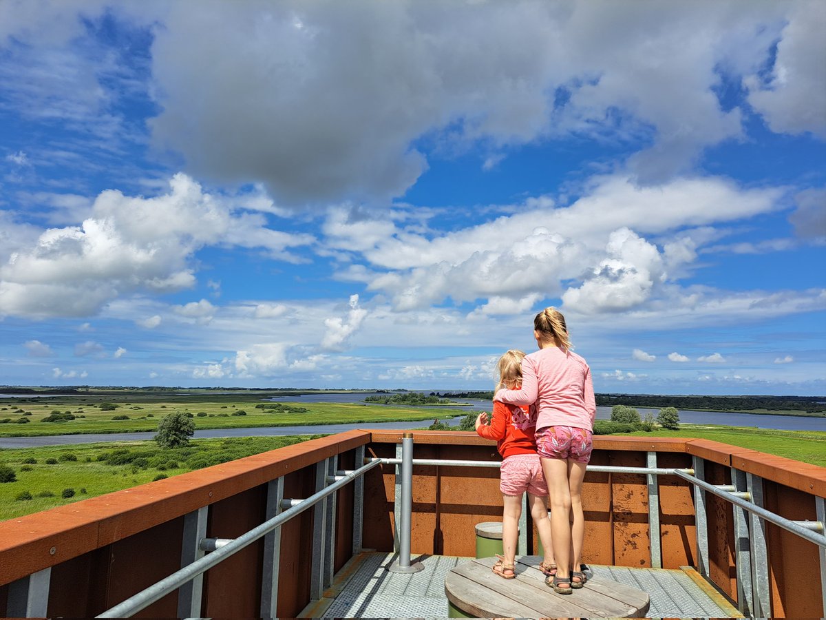 LCSEA's tweet photo. Holiday in Holland 🇳🇱 #Reiddomp @NPLauwersmeer Wat een enorm bouwwerk 🙄, prachtig uitzicht 🤩 #kidsproof https://t.co/aywh3WMk2q