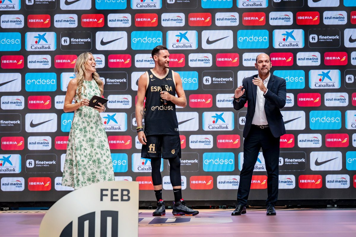MartaFernandez5's tweet photo. Comienza el camino de preparación para el Mundial de la #SELMASC.
Nos vemos en Madrid, Málaga y Granada 👋
Un equipo que ilusiona 🏀
📸 @ANevadoP
#somosequipo #lafamilia https://t.co/yBpgM8kTR2