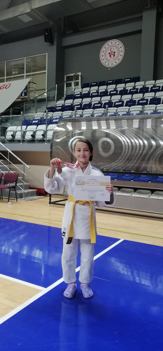 kutahya_judo's tweet photo. 26.07.2023 
Minilig Anadolu yıldızlar Turkiye judo  sampoyonasi Mugla  Fethiye 
32 kg Türkiye 3.Zeynep Sude ERIS 
Bizlere destek olan Genclik Spor il müdürlüğümüze,,  onu yetiştiren eğiten Büşra KEVZER hocamıza tesekkur ederiz.@tahiremrecan https://t.co/v8BcV8AIiM