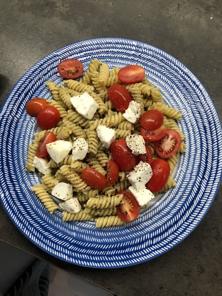 nickristiansens's tweet photo. Pesto Pasta #matgate @Tapethandlarn @darko_lipovac @redlineer @RasimReiz @NiftyBetting @JoelAronsohn @agnees_02 @bbybobcat @easymedown @Gsonbetting @thekarlgent @holmsontherocks @Stoppoloss @skandalomsusad @BurryVE1 @bettan1997 https://t.co/5qgswuCeZ1