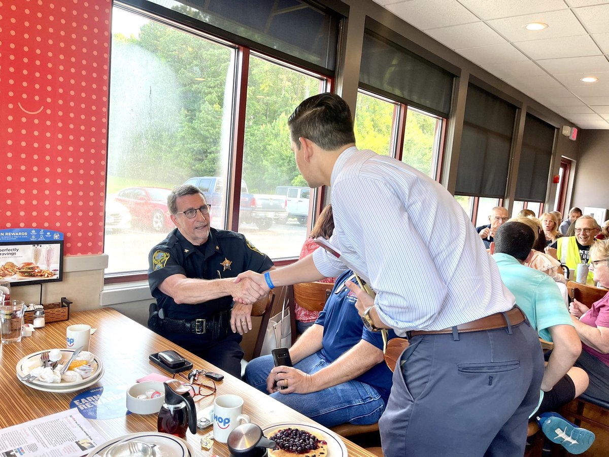 EddieGarciaVA's tweet photo. There are so many wonderful people across Virginia that are ready for a Better Tomorrow!
#G4VA #Garcia4USSENATE #bettertomorrow #working4workingpeople #allamericanagenda https://t.co/1oVQrCIBxR