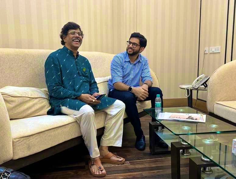 suprada17's tweet photo. My favourites in one frame ♥️
Boss and Baba ✨💫
@AUThackeray  @miprakashbhau https://t.co/XFWclUG14E