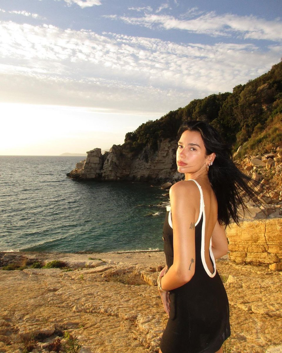 DUA LIPA tweet media