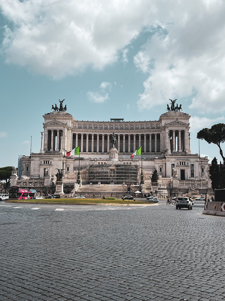ItsTimAllen's tweet photo. Rome-ing around in the heat for the last two days 🏛️ https://t.co/EGagH358rq