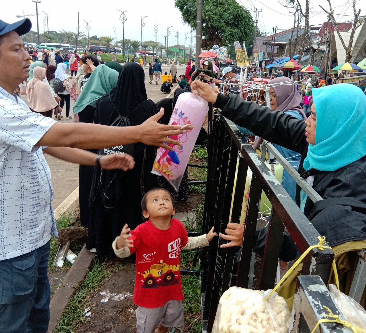 It's ok,father

#streetphotography