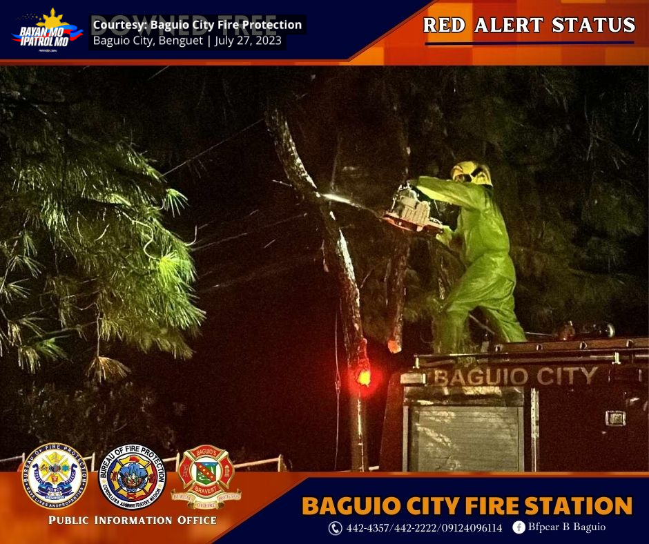 bayanmo's tweet photo. Matapos ang hagupit ng bagyong #EgayPH sa #Baguio City, nagsasagawa na ng #ClearingOperations ang Baguio City Fire Protection sa mga kalsadang nahaharangan ng mga kable ng kuryente at natumbang puno.
#WeatherPatrol
#Aftermath https://t.co/io0GDlxdPZ