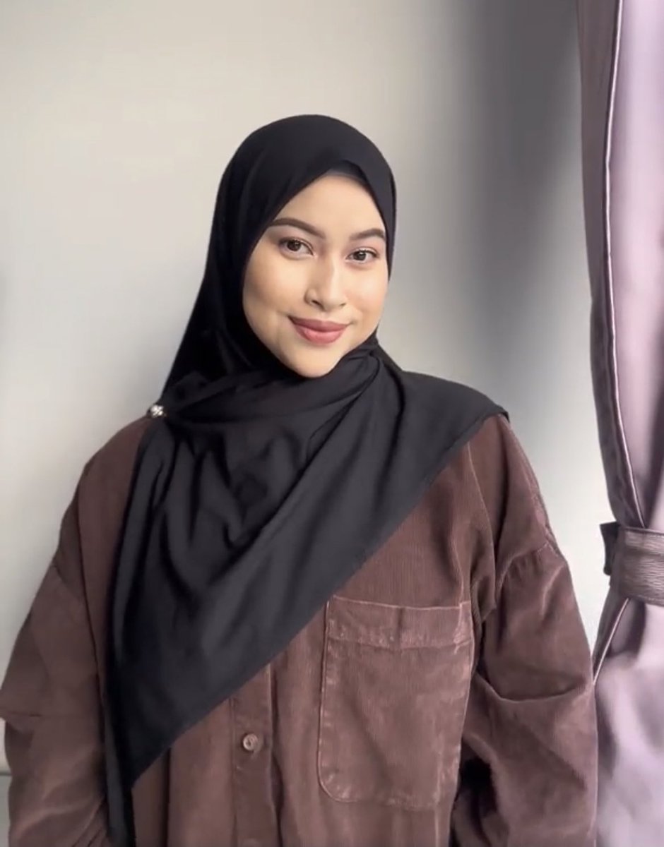 syzleenanisa's tweet photo. Never have I imagined a well known artist/actress gonna be loving the Not Aunty Sarong collection in my brand..

It’s in fact one of the biggest achievement in my life and couldn’t be more proud of it 🥹 

Dia selalu borong banyak NAS and collection lain. Korang kenal tak sape? https://t.co/tOOYa3oHYM