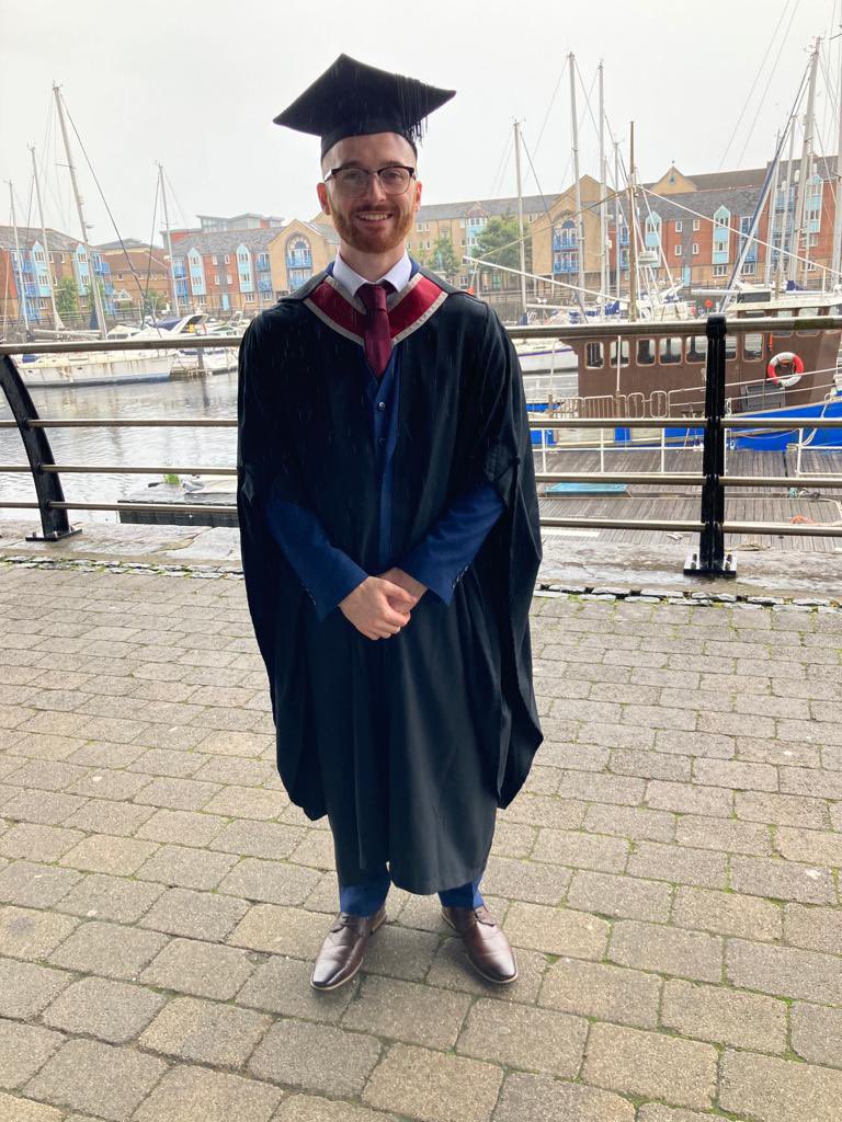 upton_ross's tweet photo. Great to finally celebrate my Graduation from @SwanseaUni yesterday with a BSc (Hons) in Enhanced Paramedic Practice ! Thrilled 🎉🎉🏴󠁧󠁢󠁷󠁬󠁳󠁿🇮🇪thanks to everyone who supported me along the way ! @SWANSLA https://t.co/FtyeSNG9Y7