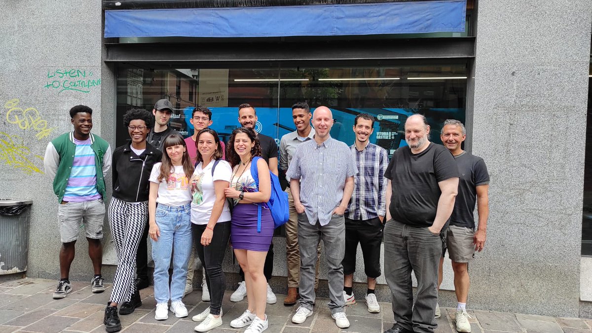 Saregune's tweet photo. ¡Presentamos al talentoso grupo de estudiantes que forman parte de la formación de Front-end Developer y UX UI Designer! 👩💻🎨
En 3 semanas, ya programan en #javascript y crean páginas en #HTML pensando en #UX #UI. ¡Estamos emocionadas por su progreso y el futuro que les espera! https://t.co/MDTa9xztrY