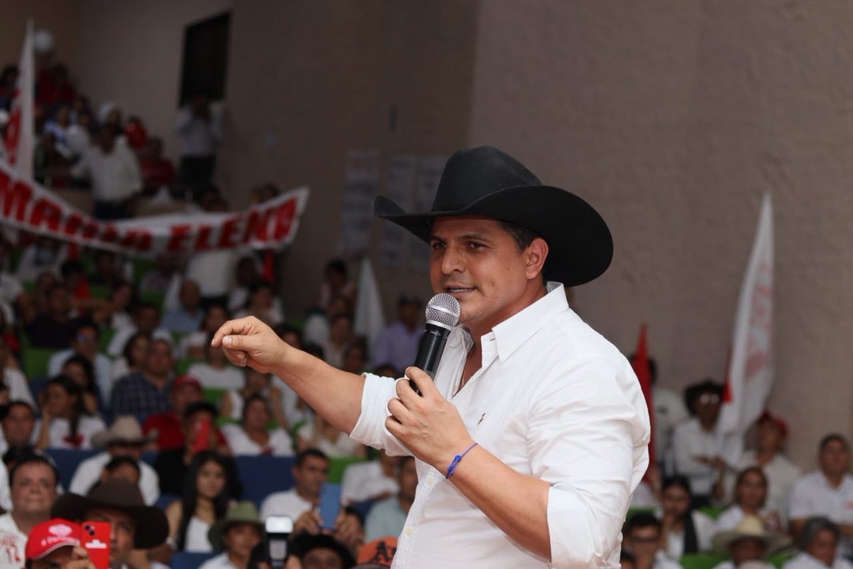 CesarOrtiZorro's tweet photo. Con gran alegría y bajo el compromiso de trabajar por un departamento que le brinde oportunidades a los #casanareños, recibimos nuestro primer COAVAL para la #gobernacíon de parte del Partido #NuevoLiberalismo ✊🏻 https://t.co/ZodRAtrMhW