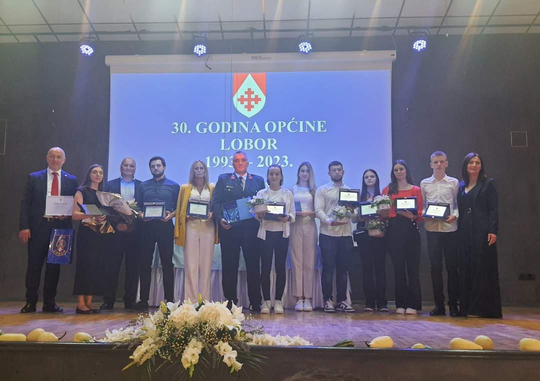 TusekZarko's tweet photo. U ime predsjednika Hrvatskog sabora, Gordana Jandrokovića,
i ove godine na danu #općinelobor.
Izvrsni projekti, snažan razvoj danas i divna budućnost pred ovim je posebnim i predivnim mjestom, a sve uz potporu @VladaRH
#ljubicajembrih #lobor #hrvatskozagorje https://t.co/u9GxfWron7