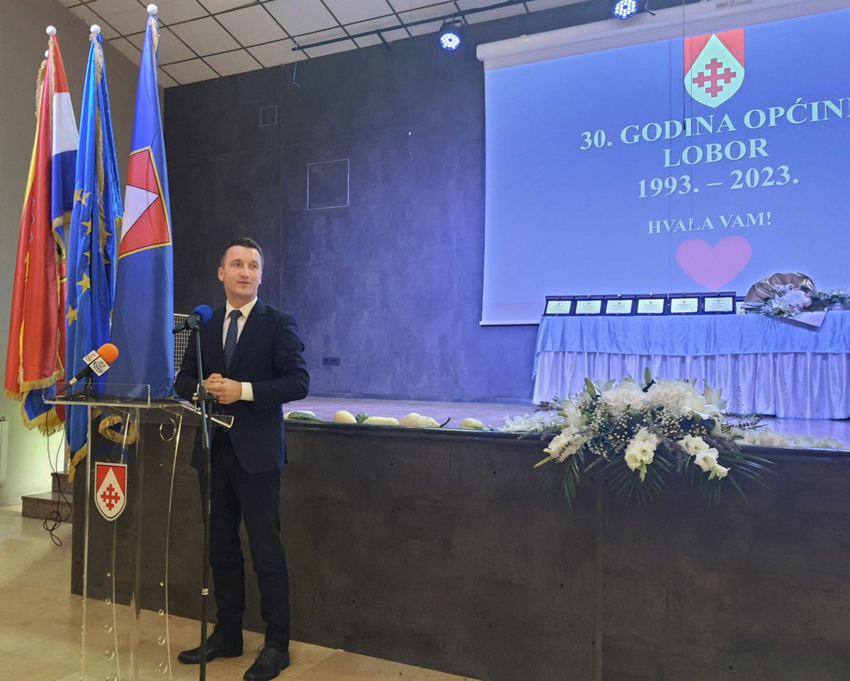 TusekZarko's tweet photo. U ime predsjednika Hrvatskog sabora, Gordana Jandrokovića,
i ove godine na danu #općinelobor.
Izvrsni projekti, snažan razvoj danas i divna budućnost pred ovim je posebnim i predivnim mjestom, a sve uz potporu @VladaRH
#ljubicajembrih #lobor #hrvatskozagorje https://t.co/u9GxfWron7