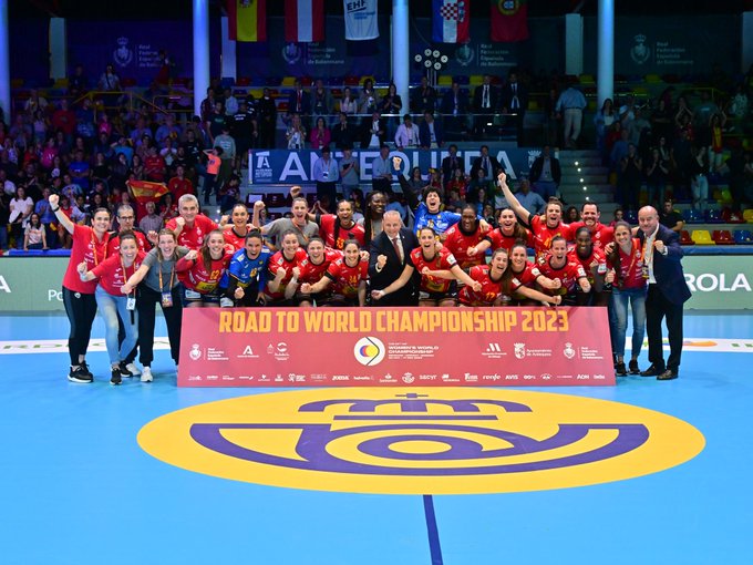 RFEBalonmano tweet media