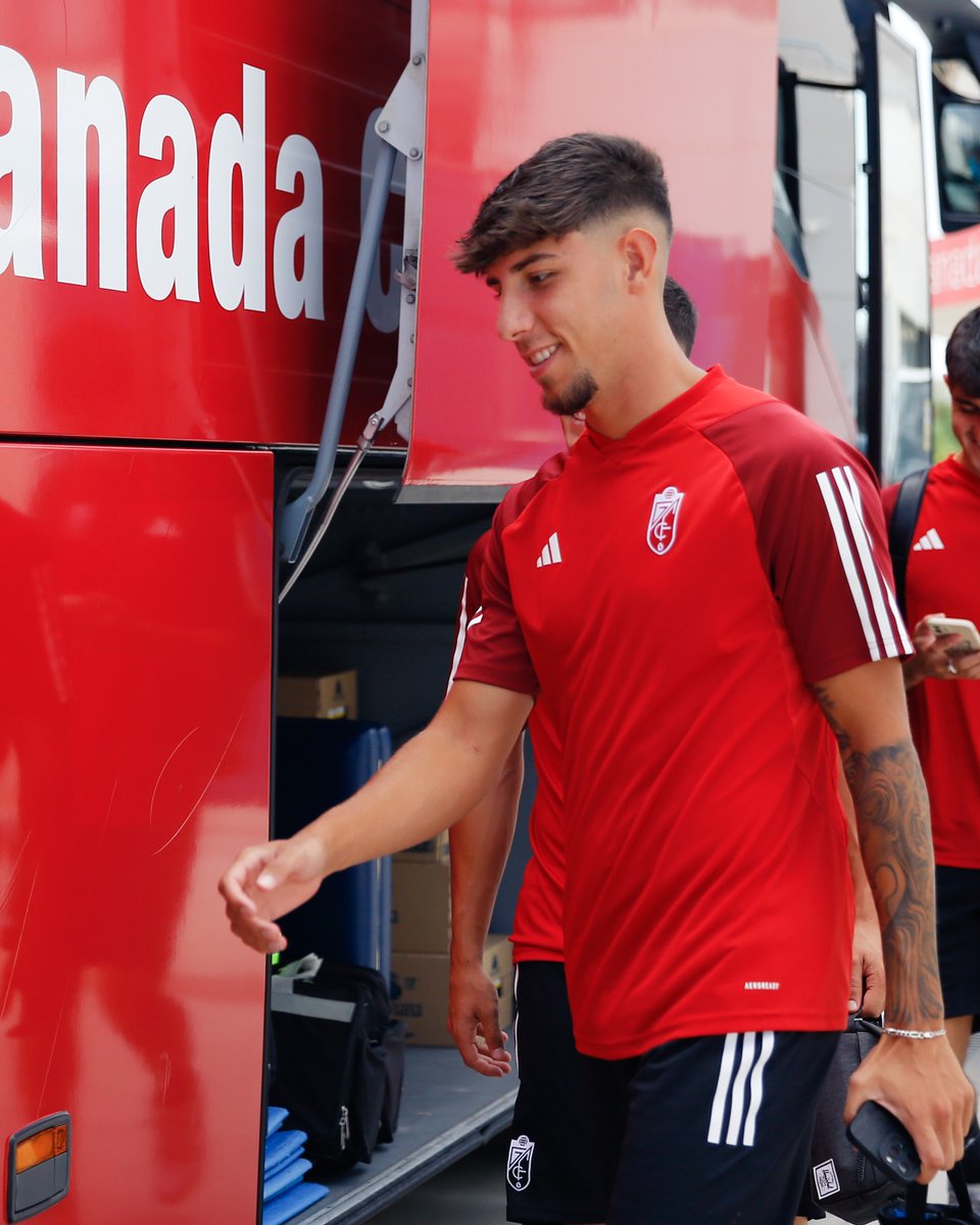CanteraNazari's tweet photo. 🚍 Ponemos rumbo hacia nuestro primer amistoso de pretemporada.

🔜 Pinatar Arena.

#𝘾𝙖𝙣𝙩𝙚𝙧𝙖𝙉𝙖𝙯𝙖𝙧𝙞 🇦🇹 || #RecreGranada https://t.co/TNLpriW8S5