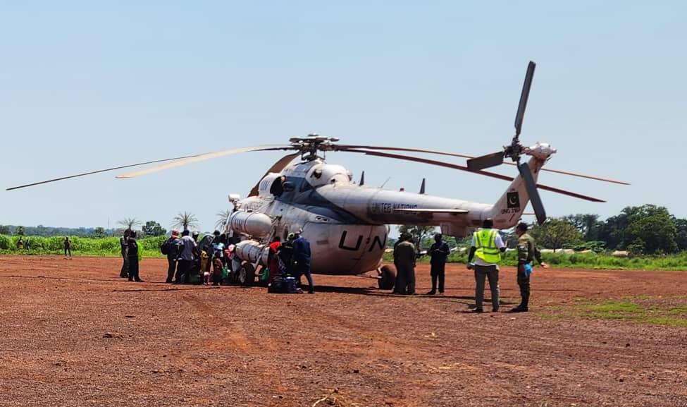 uepnddrrcaf's tweet image. #UEPNDDRRenAction! Avec l'expertise technique de @uepnddrrcaf  et l'appui logistique et securitaire de la @UN_CAR, les @GouvCF et @GovUganda ont désarmé  et rapatrié 61 ex-combattants #LRA ainsi que leurs familles vers l'Ouganda. bitly.ws/PiWi bitly.ws/Pj5T
