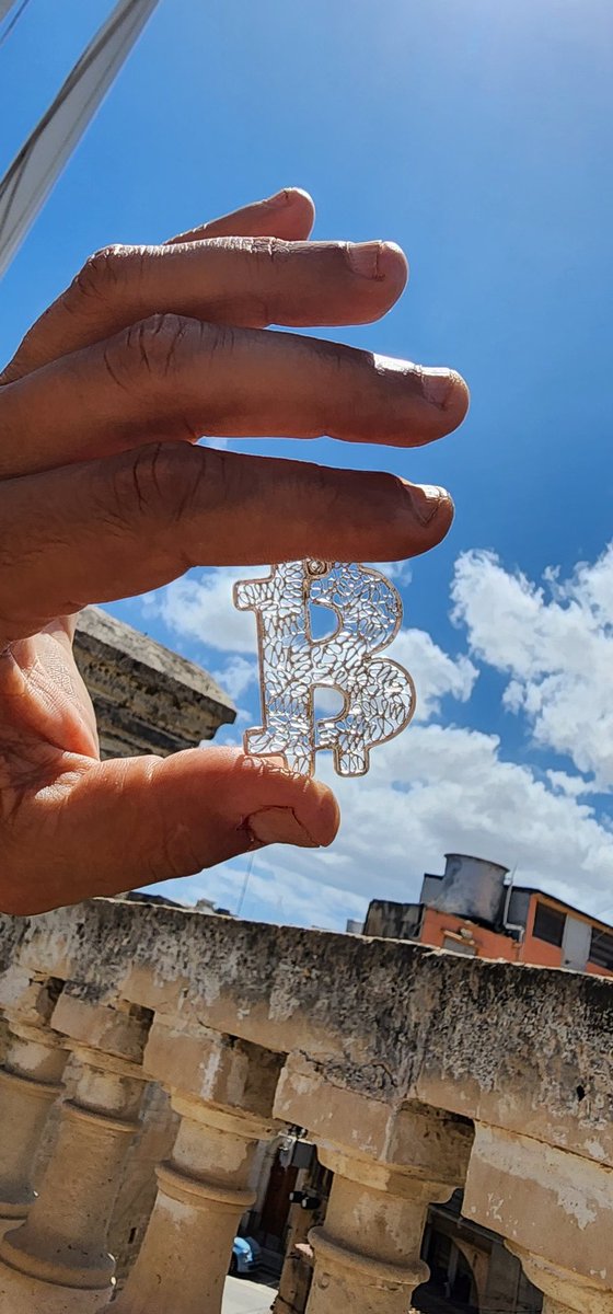 Hand-made .925 Sterling Silver Filigree pendant by Master Filigree Craftsman Kevin Attard. Only 1 available! Exclusive and unique. Buy it now!
299 USDT #Bitcoin   
#jewelry #CryptoGems 
#crypto
puzlcoin.com/product/bitcoi…