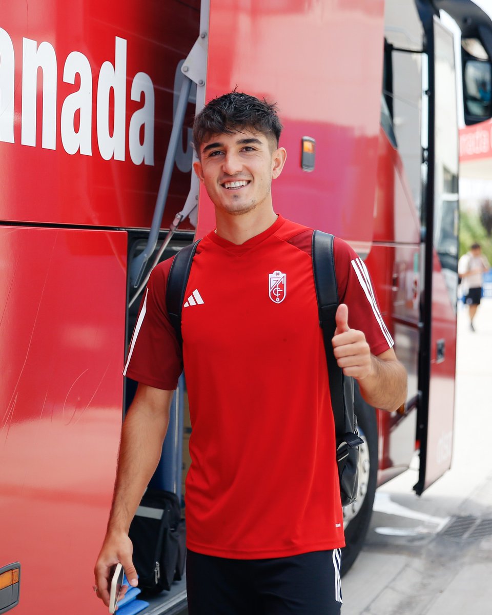 CanteraNazari's tweet photo. 🚍 Ponemos rumbo hacia nuestro primer amistoso de pretemporada.

🔜 Pinatar Arena.

#𝘾𝙖𝙣𝙩𝙚𝙧𝙖𝙉𝙖𝙯𝙖𝙧𝙞 🇦🇹 || #RecreGranada https://t.co/TNLpriW8S5