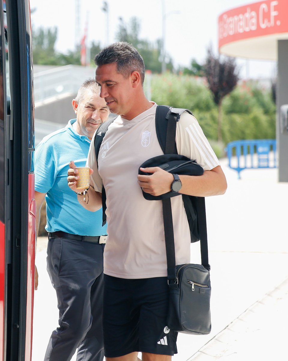 CanteraNazari's tweet photo. 🚍 Ponemos rumbo hacia nuestro primer amistoso de pretemporada.

🔜 Pinatar Arena.

#𝘾𝙖𝙣𝙩𝙚𝙧𝙖𝙉𝙖𝙯𝙖𝙧𝙞 🇦🇹 || #RecreGranada https://t.co/TNLpriW8S5