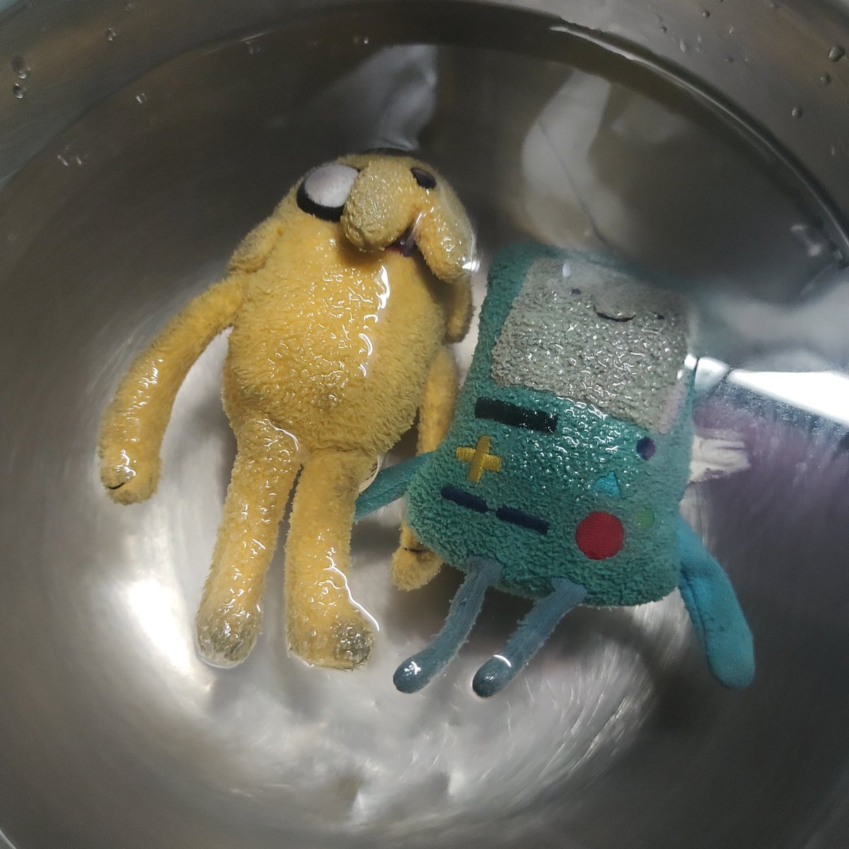 keiju0401's tweet photo. Jake and BMO
taking bath together https://t.co/rrl1Cr9uLv