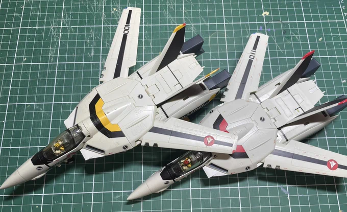 #バルキリー #ゲッターロボベースの可変トイ、3機めが遅れているけど作業開始。ゲッター1の顔の造形はなかなか難しい。その他の部品は、何度もバラして塗装してきた勝手知ったるルーチンワーク^_^ 