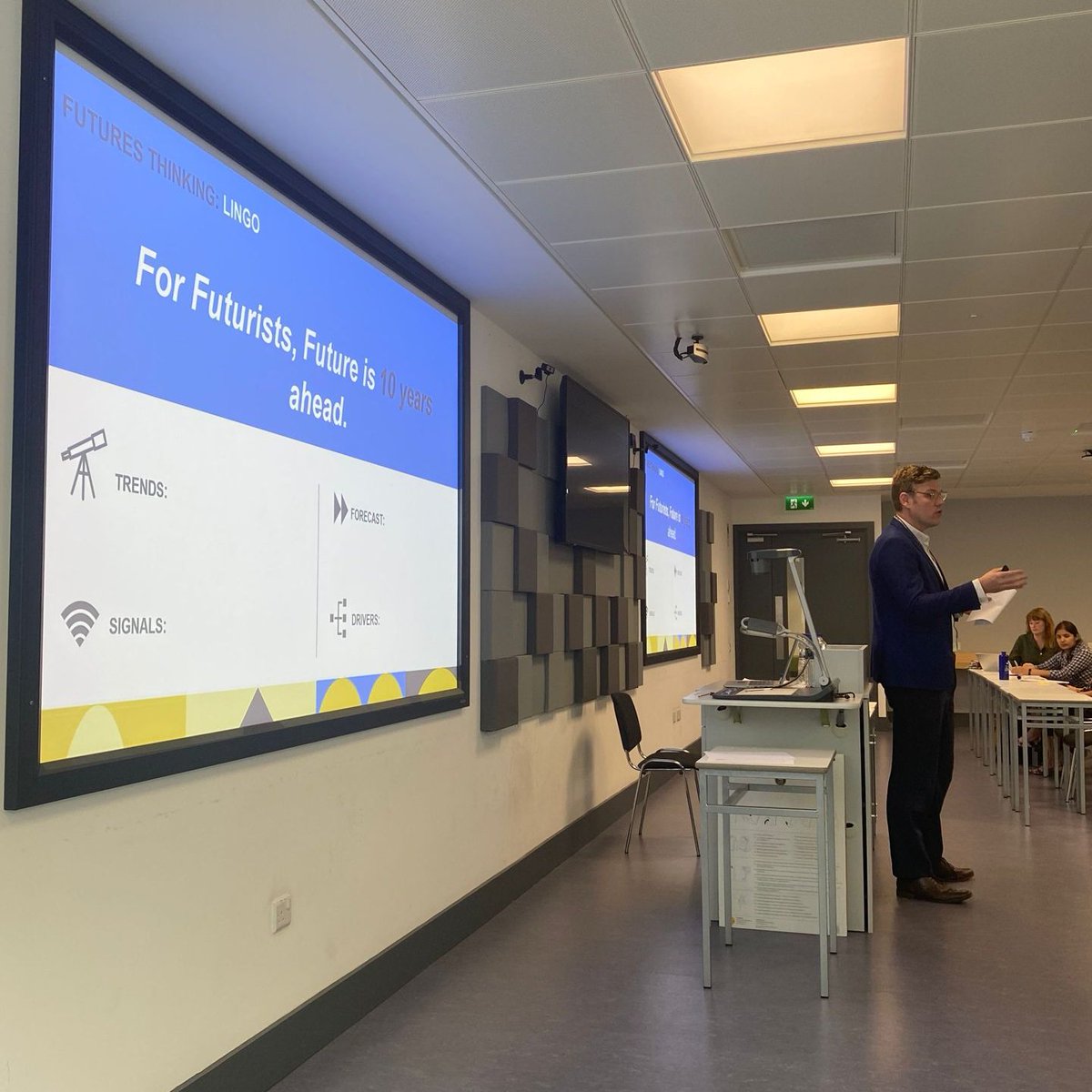#Futuresthinking is a systematic approach to exploring and understanding potential future scenarios and trends. 

Chris our @dcu L&OD Specialist presents to staff on our FUTURES THINKING course yesterday.

The first of a 3-part series!

More here 👇
dcu.ie/hr/dcu-events/…