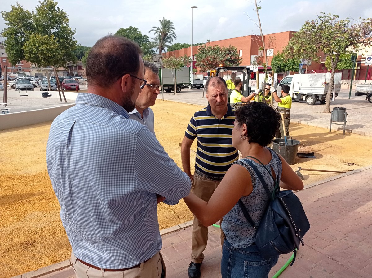 parquesdemurcia's tweet image. Esta mañana hemos plantado 👩‍🌾100 nuevos árboles 🌳🌳🌳en distintos espacios verdes de Murcia.

🙂¿Objetivo? llegar a los 50.000 en cuatro años.

Cada ejemplar💚💚 puede absorber hasta 150 kilogramos de CO2🚶🚶‍♂️🚶‍♀️ al año.

Info: centromedios.murcia.es/PUBLICO/NotaPr…
#PlanForesta #STV #ActúaSM