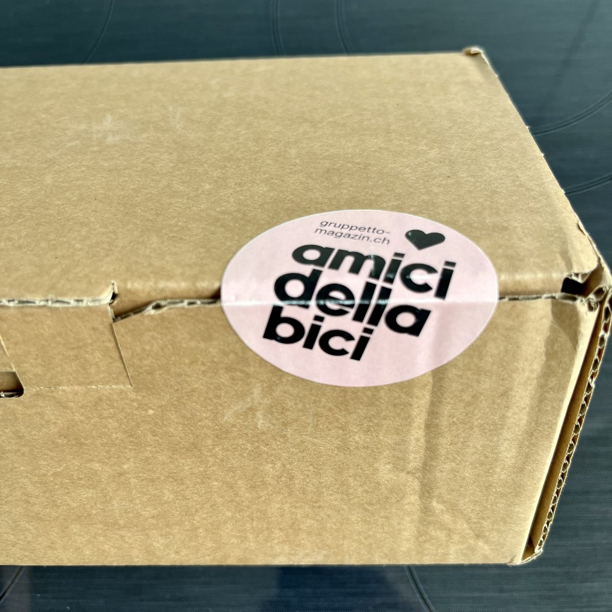 JostFetzer's tweet photo. #AmiciDellaBici heute Überraschung im Briefkasten, morgen auf dem Kopf und am Bike! Danke @GruppettoMag ! https://t.co/iyed4zJ78h