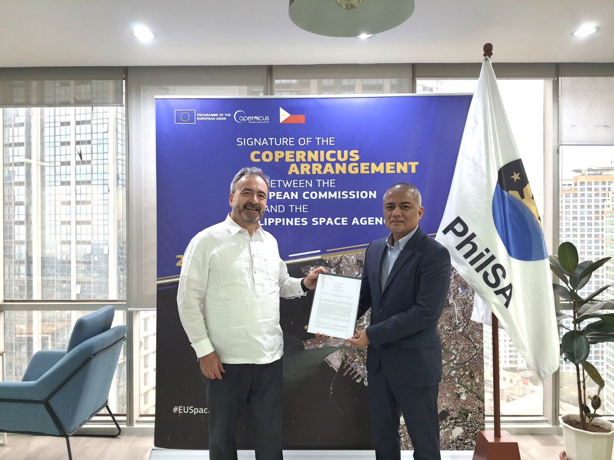 EUAmbPH's tweet photo. Delighted to have Chocnut merienda with @PhilSpaceAgency Director General Joel Joseph Marciano @PhilSADG to discuss 🇪🇺🇵🇭 space cooperation 🤝

The Philippines is the first @CopernicusEU mirror site 🛰️ Excited for what's in store for this relationship!

#EUinthePhilippines https://t.co/BAfvfiXeQI