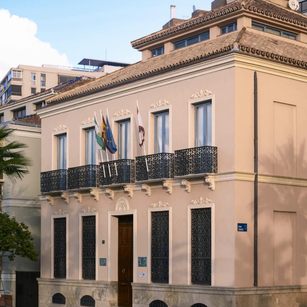AbogaciaMalaga's tweet photo. ▪️Comunicado Institucional ▪️

Lamentamos poner en conocimiento de los colegiados que el Juzgado de lo Penal nº 15 de Málaga ha dictado sentencia condenatoria en el Juicio seguido contra el Decano emérito de este Colegio, Don Francisco Javier Lara Peláez.

Hilo 👇🏼 https://t.co/IHraez6EJt