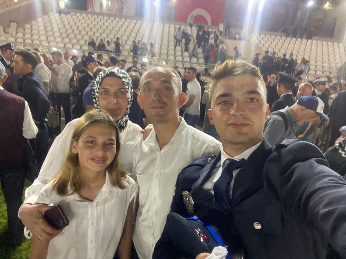 sen19osman's tweet photo. ....... ve Polis yolun açık olsun oğlum https://t.co/Mr9Imr9DzZ