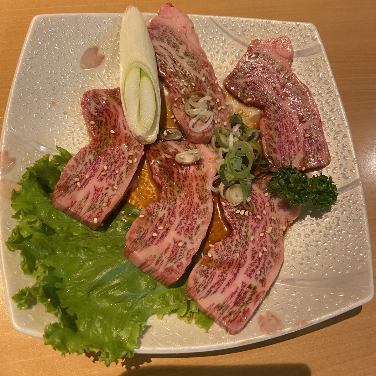 jnaka3636's tweet photo. 3.上カルビ／1,800円
4.ライス大／350円
5.卵スープ／450円
6.生中おかわり／680円

肉は腐りかけが一番美味いと言うので、このくらいの変色はご愛嬌😅 https://t.co/jG8DSidi4R
