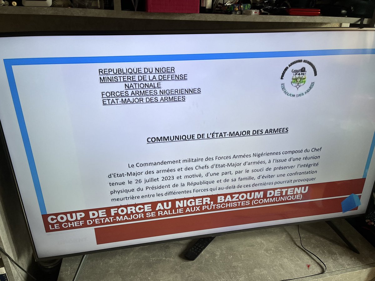 URGENT 🚨 
Le Peuple du Niger 🇳🇪, malgré la pluie ☔️, est massivement sorti ce jeudi 27 juillet 2023 dans les rues du pays pour apporter son soutien aux nouvelles autorités militaires, à condition qu’elles rendent sa vraie souveraineté nationale au Niger 🇳🇪 ! Toutes les forces