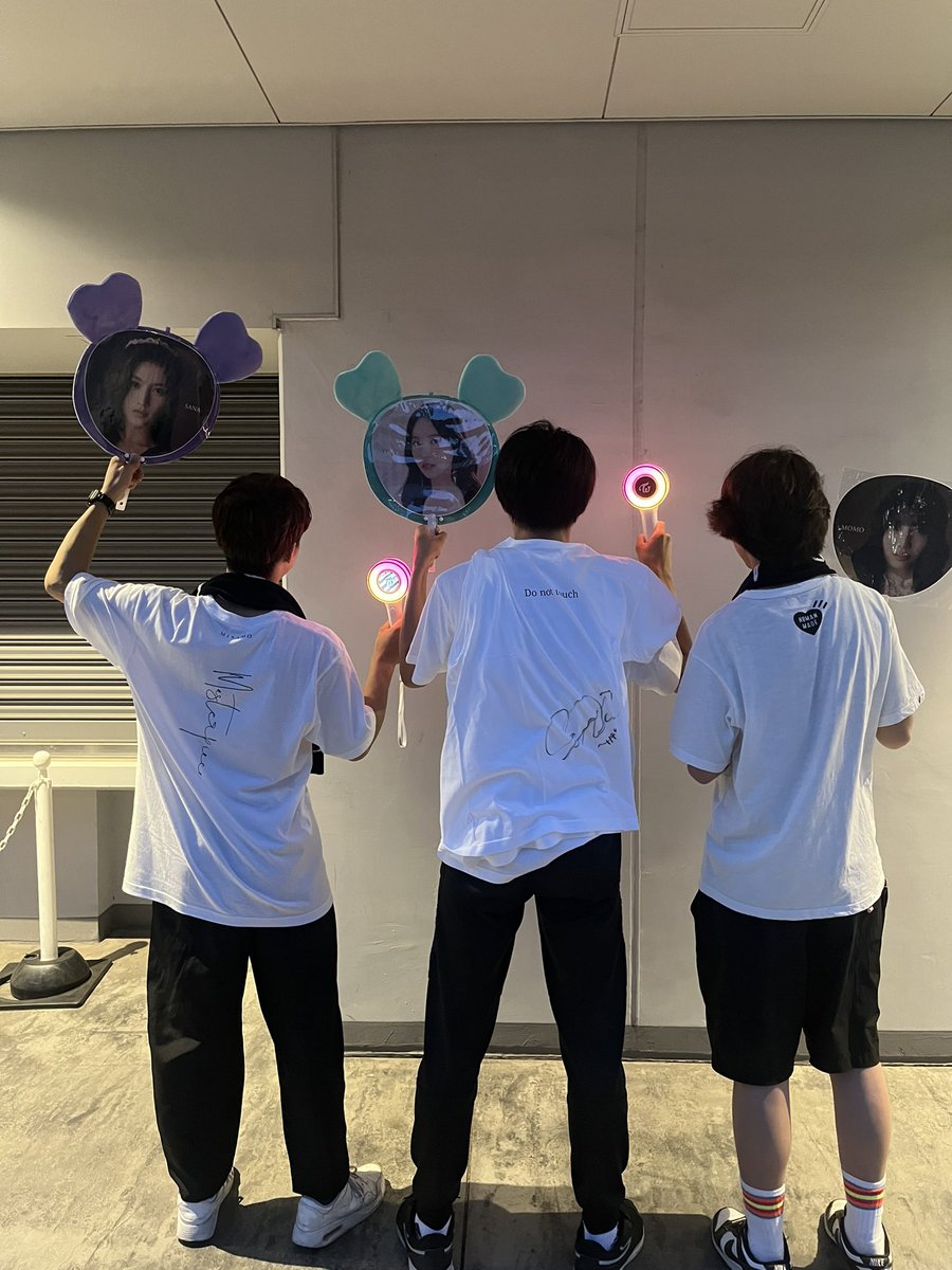 once2729's tweet photo. 本当に最高すぎるライブだった😭👏✨過去一叫んだかもしれない笑MISAMOが夢を叶える姿を間近で見れて本当によかった！！あとナヨンさん近すぎて鳥肌たちすぎた🤣次は福岡行きたいな〜(当たればの話…)
 #misamo  #MISAMO_JapanShowcase  #mina  #sana  #momo  #ナヨン https://t.co/8VlCZP4tIL