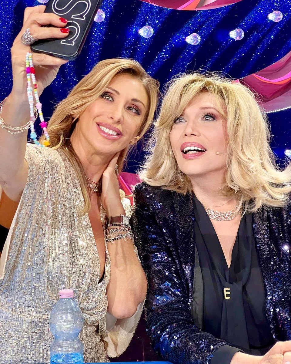 Felice di aver partecipato a #nonsonounasignora programma che mi ha arricchito umanamente parlando. Oggi mi sento molto più 👸 e mi raccomando: non siate noiose,  siate regine perché, oltre le gambe c’è molto di più!!! I 🫶🏻 u love you queens !!! Stasera ore 21.20 <a href="/RaiDue/">Rai2</a>