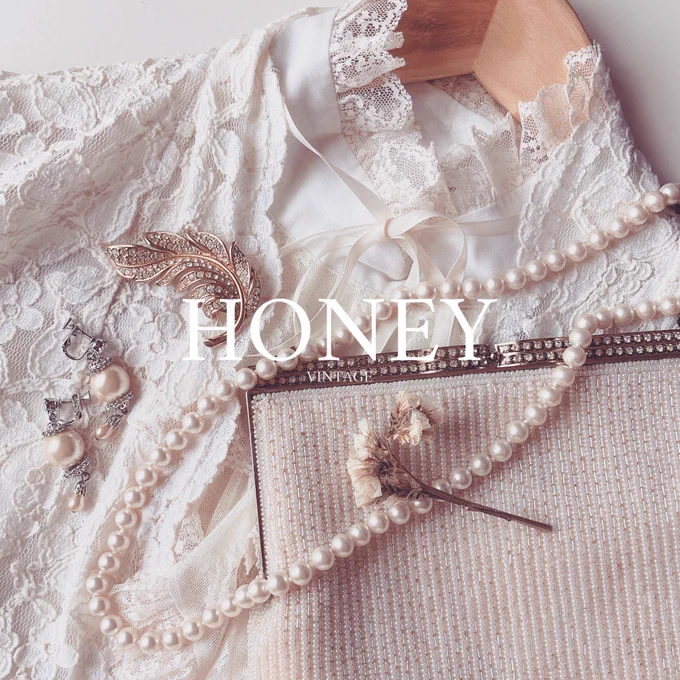 【お知らせ】私が手がけるヴィンテージストアHONEY VINTAGE、このたびポップアップストアが決まりました期間:9月1日〜30日場所:ライトアップロビー(府中)内ヒトハコストアレンタルボックスをひとつ借り切っての展示販売です! 