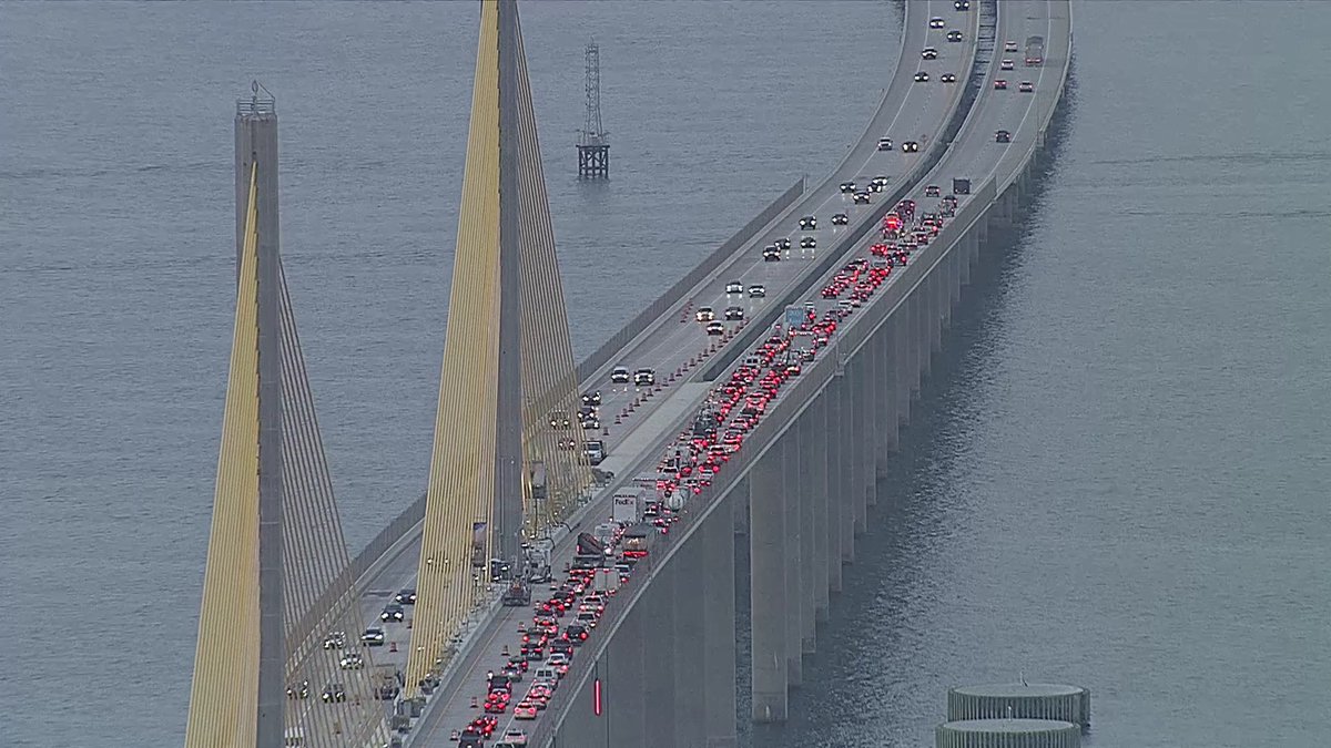 Rollpantilt's tweet photo. Crash on the Skyway SB. Left lane blockage, use caution.  @TampaBayTraffic @Fox13Traffic @SarahWTSP @IAmAlyseZwick @kathyonair #SkyFOX1🦊 https://t.co/MWnRlxZO6b