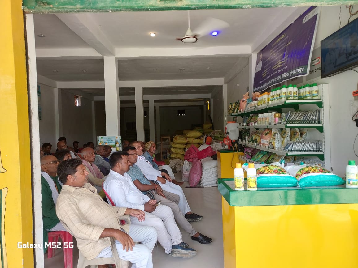 AnkitRa07743476's tweet photo. आज के कार्यक्रम में शामिल किसान भाई प्रधानमंत्री @narendramodi जी को सुनते हुए
इफको बाजार, दानुपट्टी, सुल्तानपुर
@IFFCO_PR @abhimanyuiffco @iffcomc   @IFFCOBAZAR https://t.co/D6hJjcbdHS