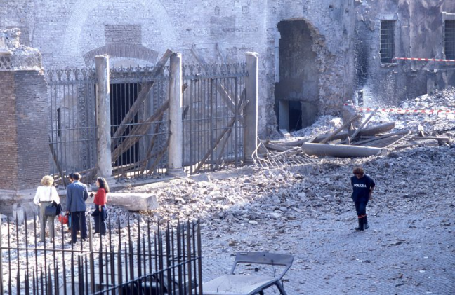agensir's tweet photo. #Mafia. Attentati alle chiese di Roma 30 anni dopo. Alberti (filosofo), "coinvolgere la Chiesa cattolica nel piano per battere le mafie" https://t.co/HAowA00cbm https://t.co/nsgrEh9iOR