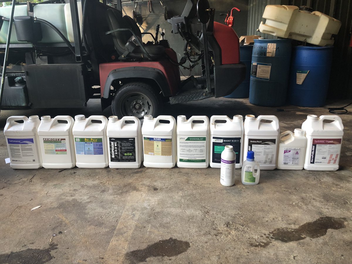 golfsuper247365's tweet photo. A little soil love during aerification #harrells #agronolytics #jrm #simplot https://t.co/gt4THatfti