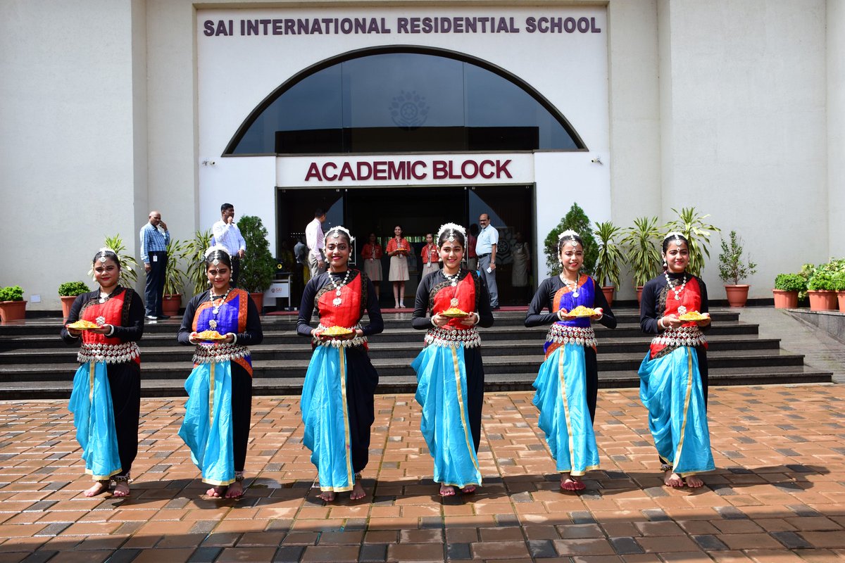 SAI_Edu_In's tweet photo. SAI International welcomes the international delegates of Uganda for SAIMUN 2023! We are happy to have you join this global gathering of minds.
#SAIMUN2023 #InternationalDelegation #ModelUnitedNationsConference #VasudhaivaKutumbakam
https://t.co/QEICmJ9hNx https://t.co/IqGtmUtAf1