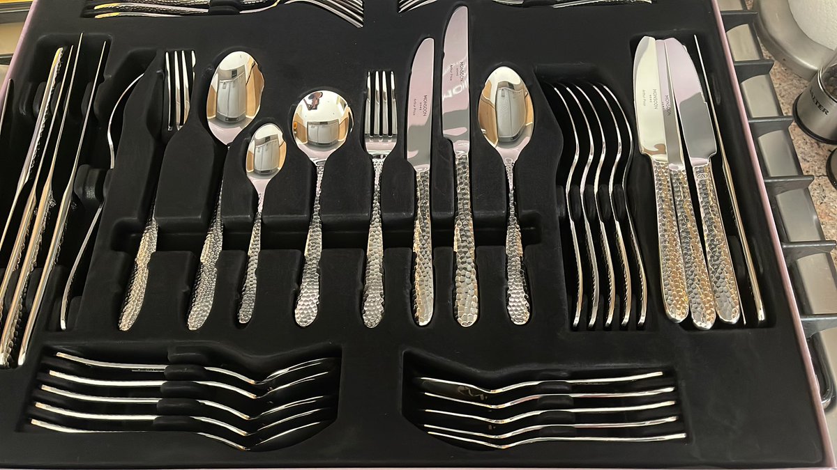 faulknerbird's tweet image. @HartsOfStur my new cutlery has arrived! Excellent price and great service (pun intended!!) 🙌🏻 thanks guys! #hartsofstur #arthurprice #singlelife