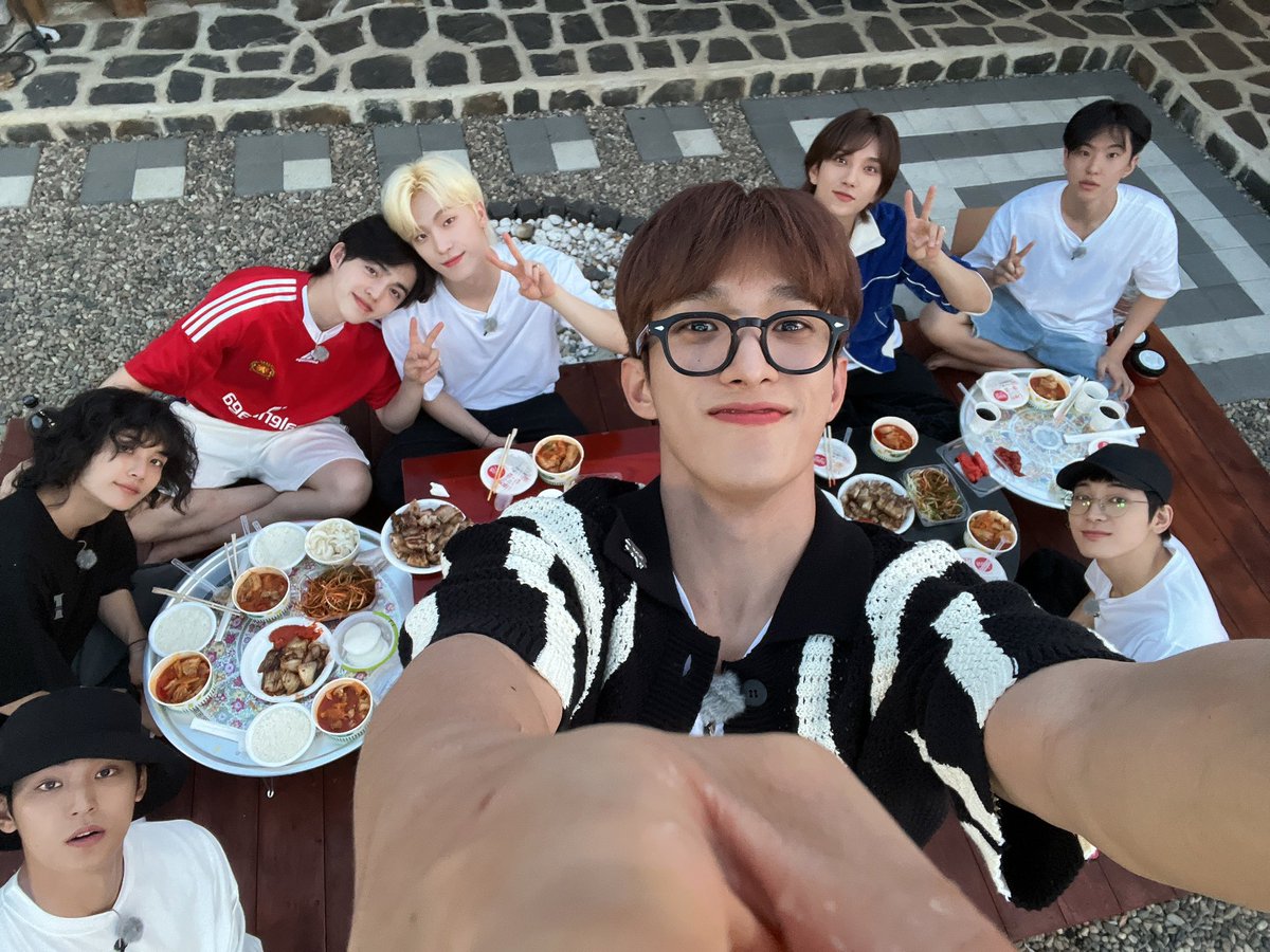 pledis_17's tweet photo. [17'S 도겸] 부밀리가 떴다♥️ https://t.co/0iMpUxqmxP