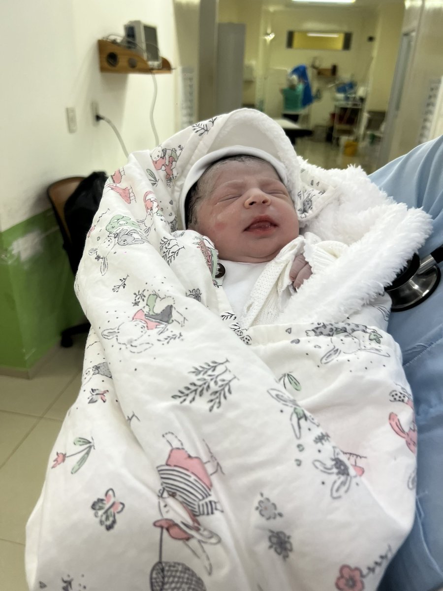 RamiroBareiro13's tweet photo. Soy el hombre más feliz del mundo…
Bienvenida mi princesa BRIANA.. te vamos  a amar cuidar toda la vida !! 
Te amamos hermosa!! @paola18151562 https://t.co/X4y0ZhBA0y